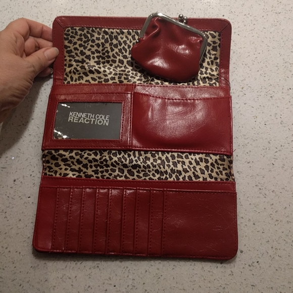 Beautiful faux leather wallet by Kenneth Cole 🌸 - Picture 7 of 8